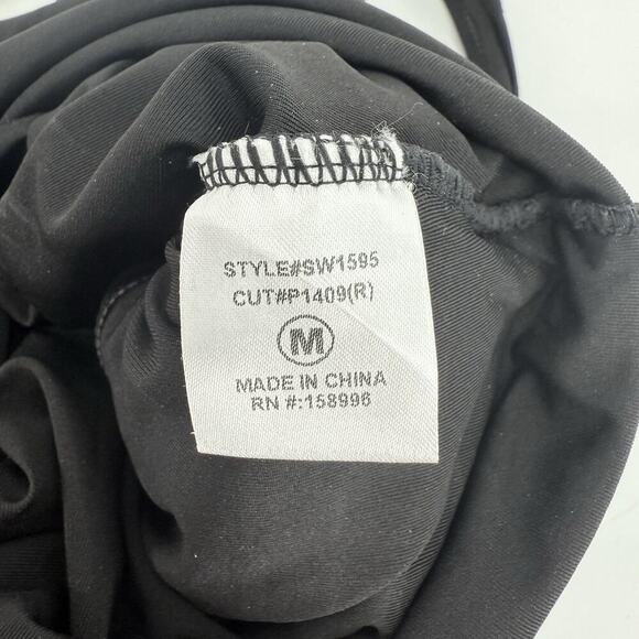 Stylish Black One-Piece Swimsuit - Picture 8 of 9